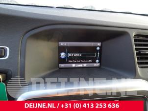 Używane Wyswietlacz wewnetrzny Volvo V60 I (FW/GW) 1.6 T3 16V Cena na żądanie oferowane przez van Deijne Onderdelen Uden B.V.