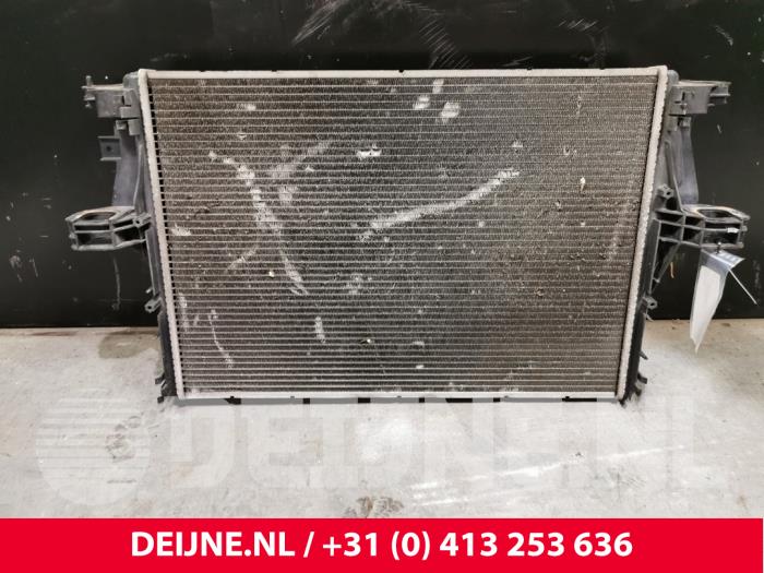 Usagé Radiateur Iveco New Daily VI 33S13, 35C13, 35S13 Prix € 96,80 Prix TTC proposé par van Deijne Onderdelen Uden B.V.