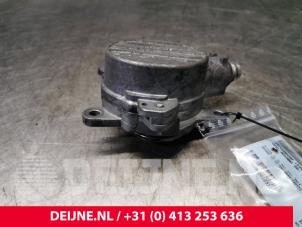 Używane Pompa prózniowa (Diesel) Opel Movano Cena € 84,70 Z VAT oferowane przez van Deijne Onderdelen Uden B.V.