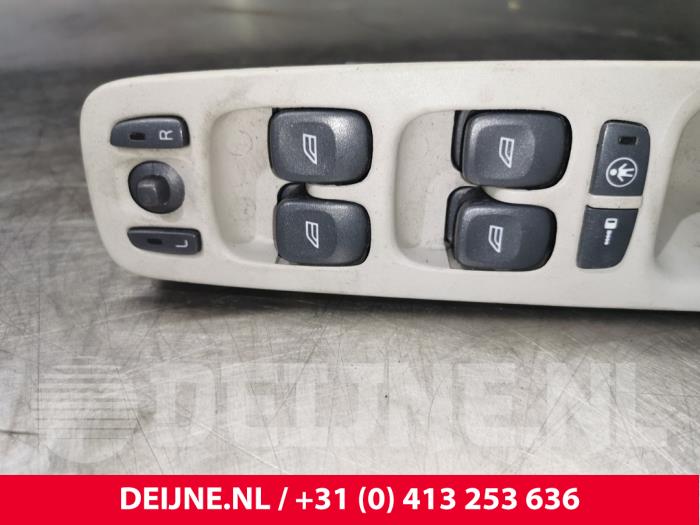 Elektrisches Fenster Schalter van een Volvo S80 (KV/P80JU) 2.4 20V 140 Bifuel LPG 2002