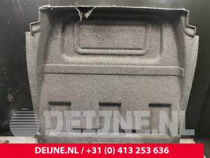 Używane Przegroda kabiny Renault Master III (ED/HD/UD) Cena € 181,50 Z VAT oferowane przez van Deijne Onderdelen Uden B.V.