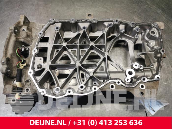Usagé Couvercle carter Ford Transit Custom Prix € 151,25 Prix TTC proposé par van Deijne Onderdelen Uden B.V.