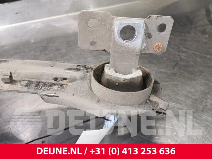 Knuckle, rear right from a Volvo V60 I (FW/GW) 2.0 D4 16V 2017