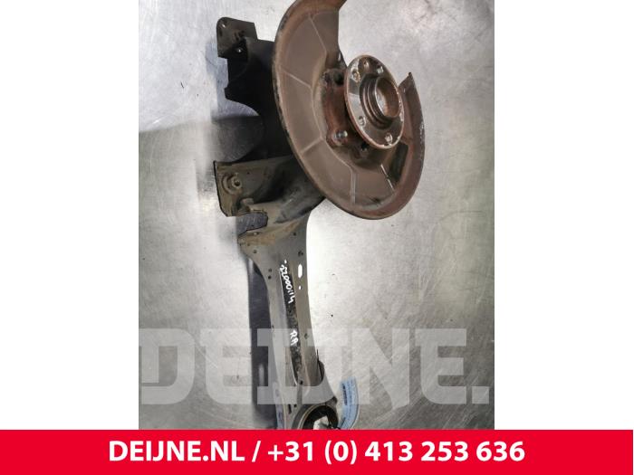 Knuckle, rear right from a Volvo V60 I (FW/GW) 2.0 D4 16V 2017