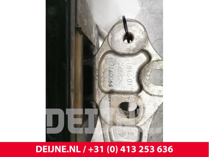 Motorlager van een Ford Transit Custom 2.0 TDCi 16V Eco Blue 185 2020