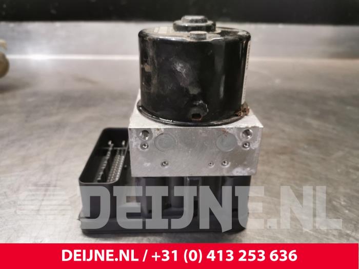 Begagnade ABS-pump Volvo V50 (MW) 1.6 D 16V Pris € 70,00 Marginaltabell erbjuds av van Deijne Onderdelen Uden B.V.