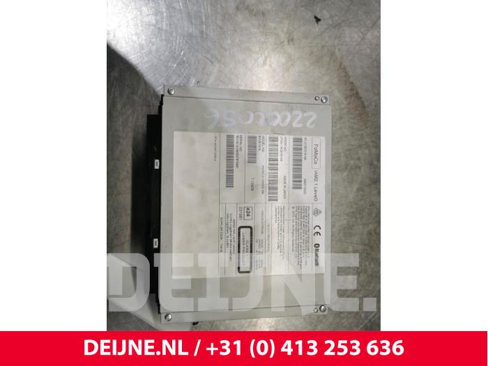 Używane Odtwarzacz CD Volvo V40 (MV) 1.6 D2 Cena € 50,00 Procedura marży oferowane przez van Deijne Onderdelen Uden B.V.
