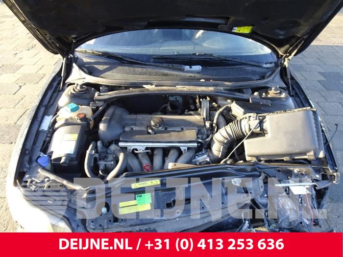 Engine from a Volvo S60 I (RS/HV) 2.4 20V 140 2000