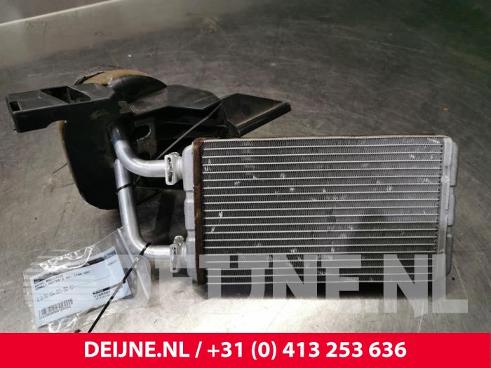 Używane Grzejnik Renault Master II (FD/HD) 2.5 dCi 120 FAP Cena € 42,35 Z VAT oferowane przez van Deijne Onderdelen Uden B.V.
