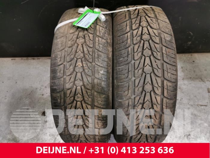 Używane Opona zimowa Cena € 80,00 Procedura marży oferowane przez van Deijne Onderdelen Uden B.V.