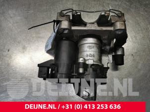 Used Rear brake calliper, right Volvo V60 II (ZW) 2.0 B3 16V Mild Hybrid Geartronic Price € 150,00 Margin scheme offered by van Deijne Onderdelen Uden B.V.