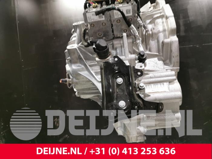 Getriebe van een Volvo V60 II (ZW) 2.0 B3 16V Mild Hybrid Geartronic 2022