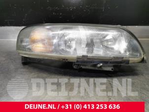 Używane Reflektor prawy Volvo V70 (SW) 2.3 T5 20V Cena € 50,00 Procedura marży oferowane przez van Deijne Onderdelen Uden B.V.
