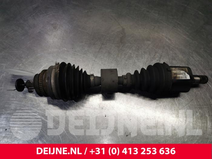 Front drive shaft, left from a Volvo V70 (SW) 2.3 T5 20V 2000