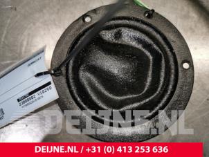 Usagé Haut-parleur Volvo C70 (NK) 2.3 T5 20V Prix € 40,00 Règlement à la marge proposé par van Deijne Onderdelen Uden B.V.