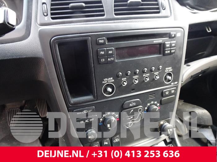 Radio, miscellaneous from a Volvo V70 (SW) 2.4 D 20V 2005