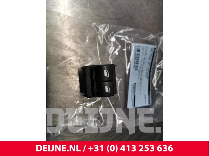 Electric window switch from a Opel Combo Cargo 1.5 CDTI 75 2020