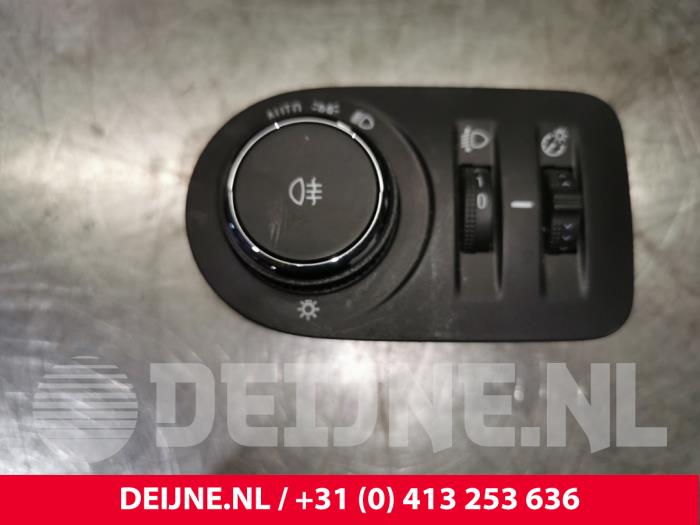 Light switch from a Opel Combo Cargo 1.5 CDTI 75 2020
