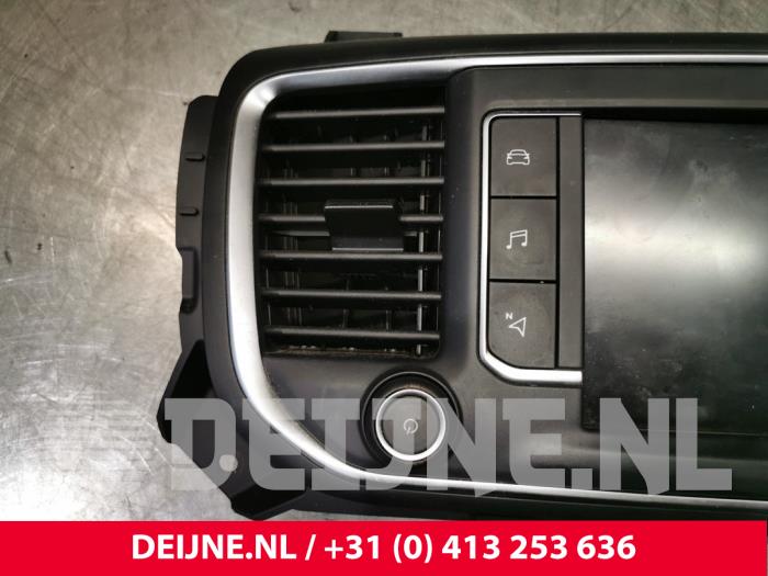 Display Multimédia unité de réglage d'un Citroën Jumpy 2.0 Blue HDI 120 2018