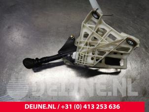 Used Gear stick Volkswagen Transporter T5 2.0 TDI DRF Price on request offered by van Deijne Onderdelen Uden B.V.
