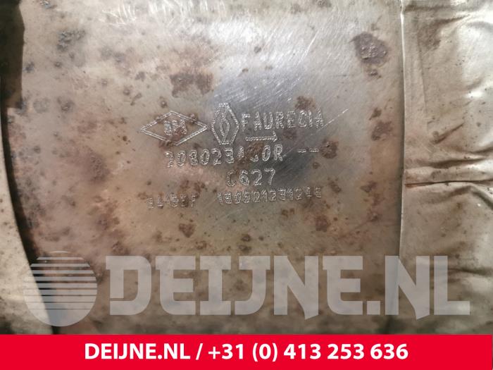 Catalytic converter from a Opel Movano 2.3 CDTi 16V FWD 2013