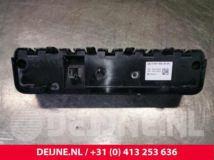 Heater control panel from a Mercedes-Benz Sprinter 5t 515 CDI 2.0 D RWD 2021