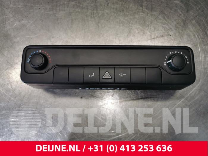 Heater control panel from a Mercedes-Benz Sprinter 5t 515 CDI 2.0 D RWD 2021