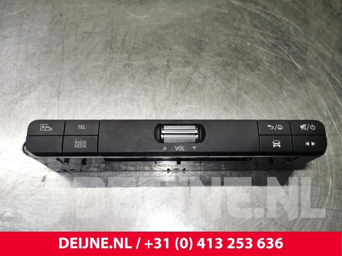 Używane Radio Rózne Mercedes Sprinter 5t 515 CDI 2.0 D RWD Cena € 121,00 Z VAT oferowane przez van Deijne Onderdelen Uden B.V.