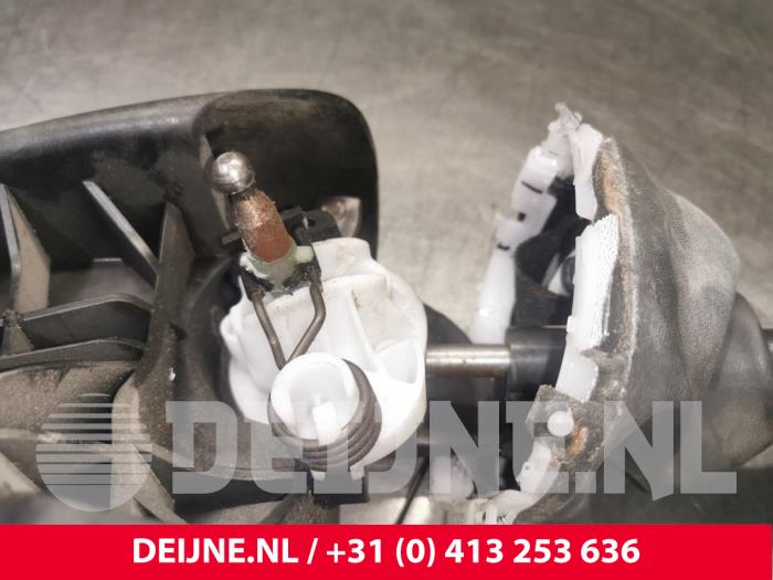 Levier de vitesse d'un Opel Vivaro 1.6 CDTI 115 2014