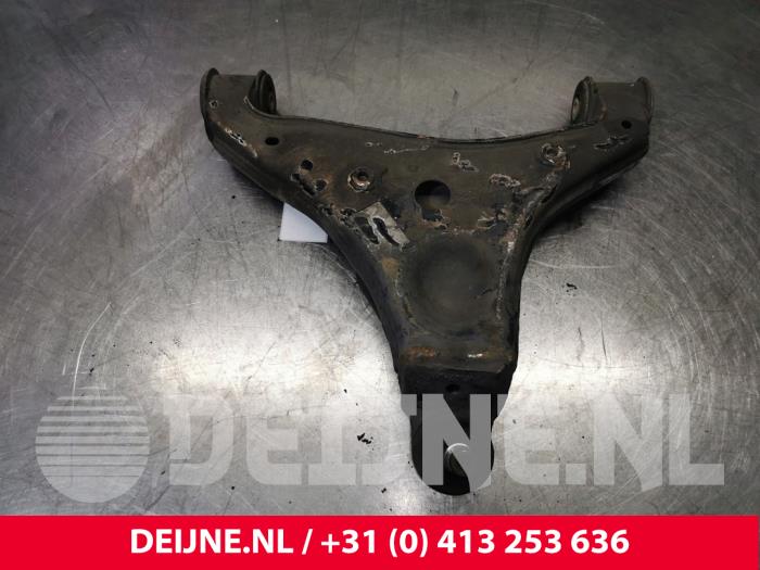 Front lower wishbone, right from a Volkswagen Crafter 2.0 TDI 16V 2016