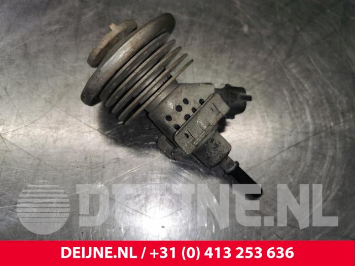 Usados Inyector Adblue Mercedes Vito (447.6) 2.2 114 CDI 16V Precio € 60,50 IVA incluido ofrecido por van Deijne Onderdelen Uden B.V.