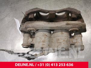 Used Front brake calliper, left Mercedes Vito (639.6) 2.2 116 CDI 16V Euro 5 Price on request offered by van Deijne Onderdelen Uden B.V.