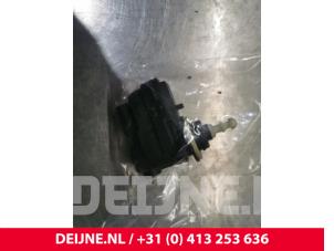 Used Headlight motor Renault Trafic (1FL/2FL/3FL/4FL) 2.0 dCi 16V 145 Price € 12,10 Inclusive VAT offered by van Deijne Onderdelen Uden B.V.