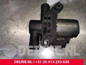 Używane Dodatkowa pompa wodna Renault Trafic (1FL/2FL/3FL/4FL) 2.0 dCi 16V 145 Cena € 54,45 Z VAT oferowane przez van Deijne Onderdelen Uden B.V.
