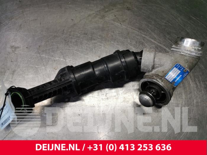 Usagé Tube intercooler Volvo V60 I (FW/GW) 2.0 D4 16V Prix € 125,00 Règlement à la marge proposé par van Deijne Onderdelen Uden B.V.