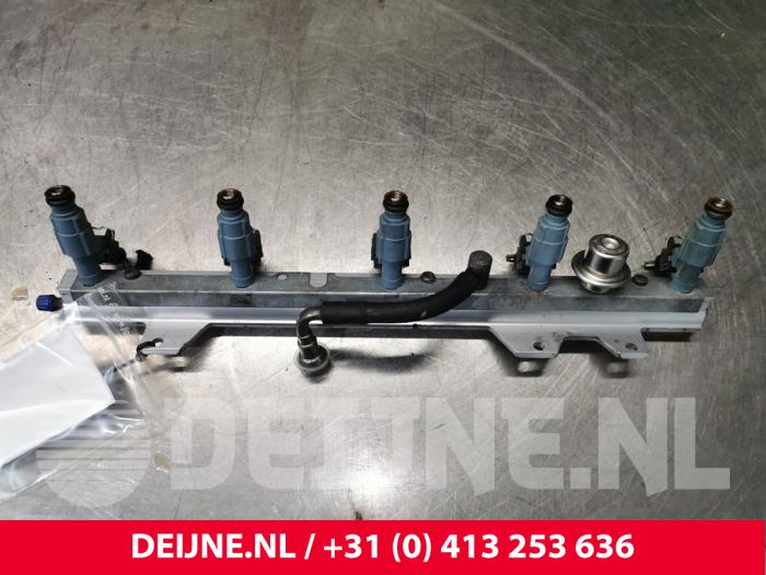 Usagé Système d'injection Volvo V70 (SW) 2.3 T5 20V Prix € 100,00 Règlement à la marge proposé par van Deijne Onderdelen Uden B.V.
