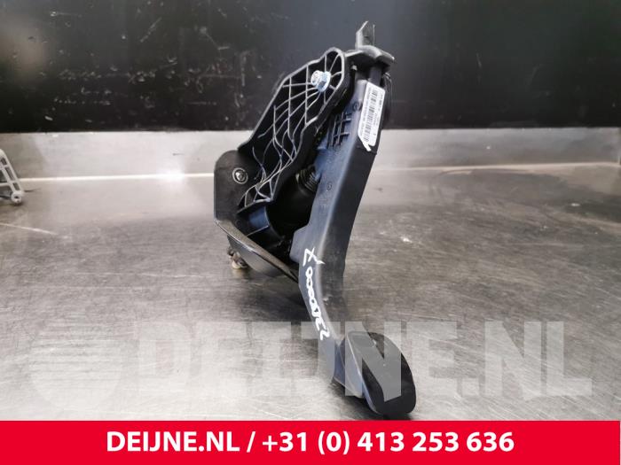 Używane Pedal sprzegla Opel Combo Cargo 1.5 CDTI 75 Cena € 66,55 Z VAT oferowane przez van Deijne Onderdelen Uden B.V.