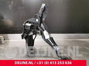 Used Brake pedal Opel Combo Cargo 1.5 CDTI 75 Price € 60,50 Inclusive VAT offered by van Deijne Onderdelen Uden B.V.