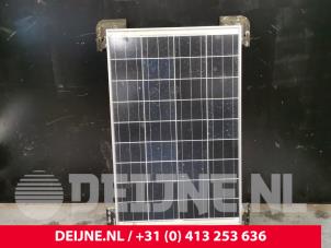 Usagé Panneau solaire Mercedes Sprinter 2t (901/902) 211 CDI 16V Prix € 121,00 Prix TTC proposé par van Deijne Onderdelen Uden B.V.