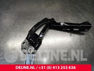 Usagé Charnière de capot Volvo XC40 (XZ) 1.5 T3 Autom. 12V Prix € 50,00 Règlement à la marge proposé par van Deijne Onderdelen Uden B.V.
