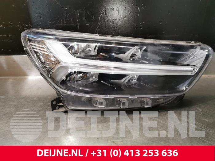 Używane Reflektor prawy Volvo XC40 (XZ) 1.5 T3 Autom. 12V Cena € 300,00 Procedura marży oferowane przez van Deijne Onderdelen Uden B.V.