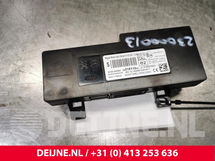 Begagnade Telefonmodul Citroen Jumpy 2.0 Blue HDI 120 Pris € 90,75 Inklusive moms erbjuds av van Deijne Onderdelen Uden B.V.