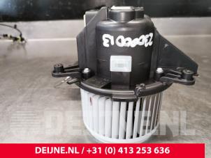 Used Heating and ventilation fan motor Citroen Jumpy 2.0 Blue HDI 120 Price € 96,80 Inclusive VAT offered by van Deijne Onderdelen Uden B.V.