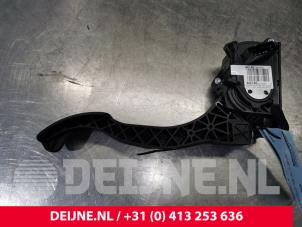 Used Accelerator pedal Citroen Jumpy 2.0 Blue HDI 120 Price € 60,50 Inclusive VAT offered by van Deijne Onderdelen Uden B.V.