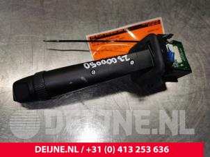 Używane Przelacznik wycieraczki Volvo V70 (SW) 2.4 20V 170 Cena € 25,00 Procedura marży oferowane przez van Deijne Onderdelen Uden B.V.