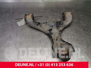 Used Front lower wishbone, left Mercedes Vito (639.6) 3.0 120 CDI V6 24V Price € 60,50 Inclusive VAT offered by van Deijne Onderdelen Uden B.V.