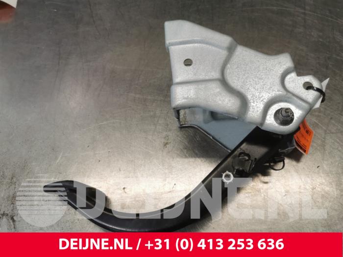 Używane Pedal hamulca Opel Vivaro 1.9 DTI 16V Cena € 36,30 Z VAT oferowane przez van Deijne Onderdelen Uden B.V.