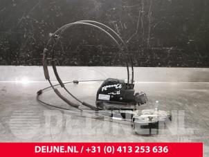 Used Sliding door lock mechanism, right Opel Vivaro 1.6 CDTI 90 Price on request offered by van Deijne Onderdelen Uden B.V.
