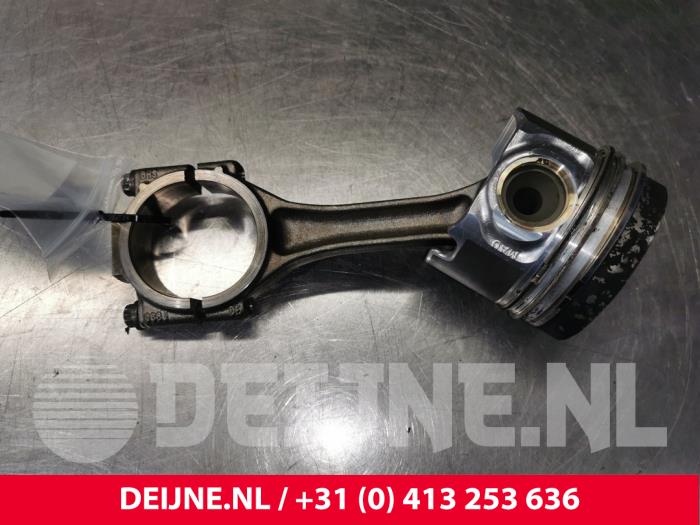 Usados Pistón Volkswagen Crafter 2.5 TDI 30/32/35/46/50 Precio € 181,50 IVA incluido ofrecido por van Deijne Onderdelen Uden B.V.