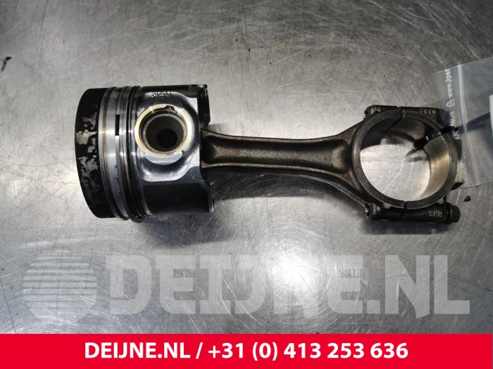 Usados Pistón Volkswagen Crafter 2.5 TDI 30/32/35/46/50 Precio € 181,50 IVA incluido ofrecido por van Deijne Onderdelen Uden B.V.